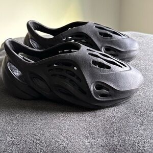 NWOT Black Cut Out Slip On Slides foam 38 or US 7.5